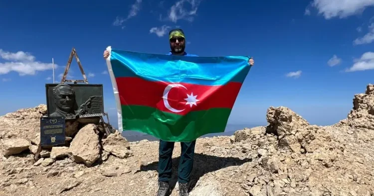 Rumınıyalı senator “Heydər Əliyev” zirvəsinə yürüş edib