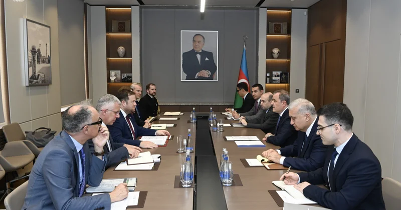 Ceyhun Bayramov Britaniyanın dövlət naziri ilə görüşüb