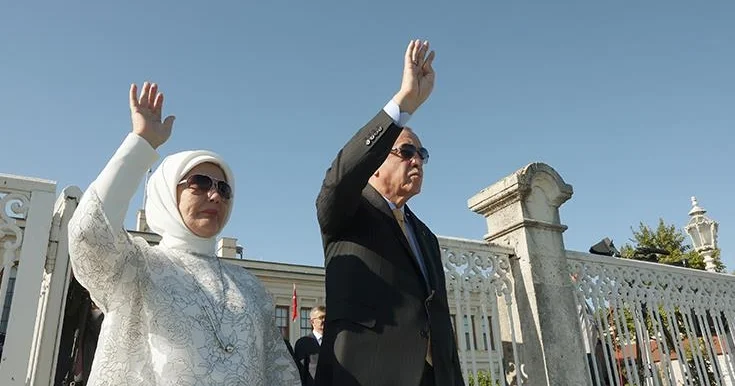 Prezident Ərdoğan paradda iştirak edən gəmiləri salamlayıb
