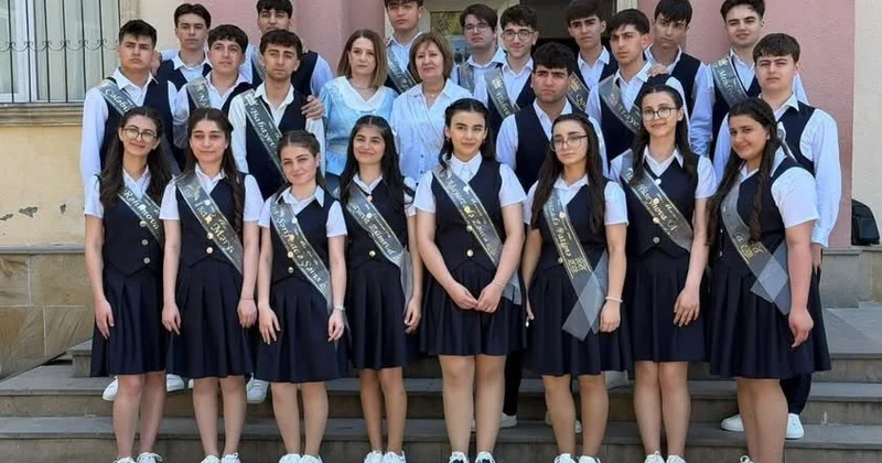 Sumqayıtda bir sinifdən 20 məzunun hamısı tələbə adını qazandı