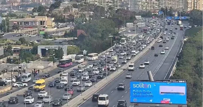 Bu yollarda tıxac var SÜRÜCÜLƏRİN NƏZƏRİNƏ! FOTO