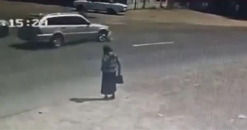 Момент смертельного ДТП в Сальяне попал на видео: мужчина погиб на глазах у матери ВИДЕО