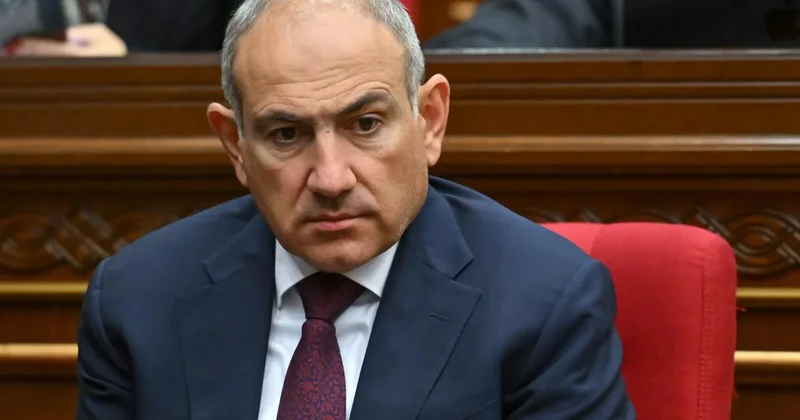 Paşinyan: “Keçmiş hakimiyyətin nümayəndələri xalqın iradəsi ilə həbsdə olmalıdır”