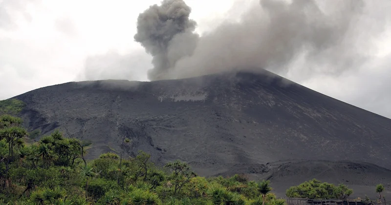 Sakit okeanındakı Vanuatu adalarında vulkan püskürüb