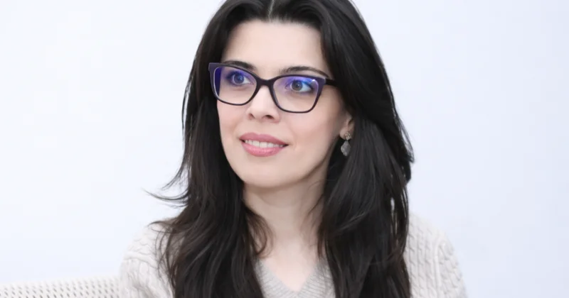 İllüziya ilə reallığın kəsişmə nöqtəsində... Niyə ağlayırsan, məgər biz xoşbəxt deyilikmi?