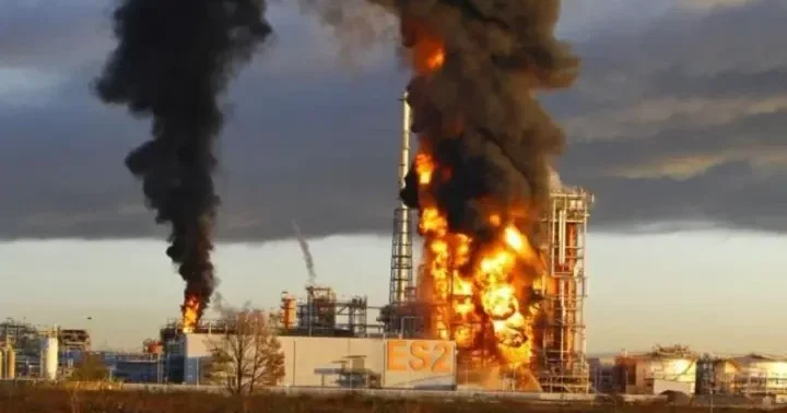 В России после атаки ВСУ поврежден нефтеперерабатывающий завод предприятие приостановило работу