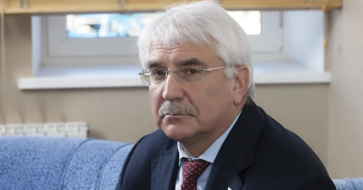 Rusiya Ermənistanı hədələdi “iki stulda oturmaq” mümkün olmayacaq