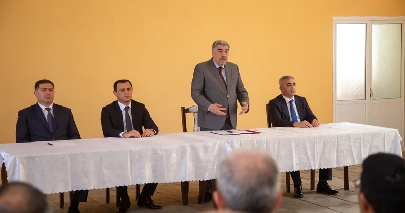Salyanda sakinlərlə səyyar qəbul keçirilib FOTO