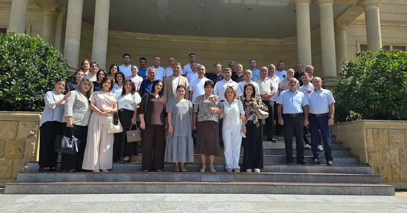 Ulu Öndərin lerikli fermer Xanış Şahıyev ilə foto albomu...