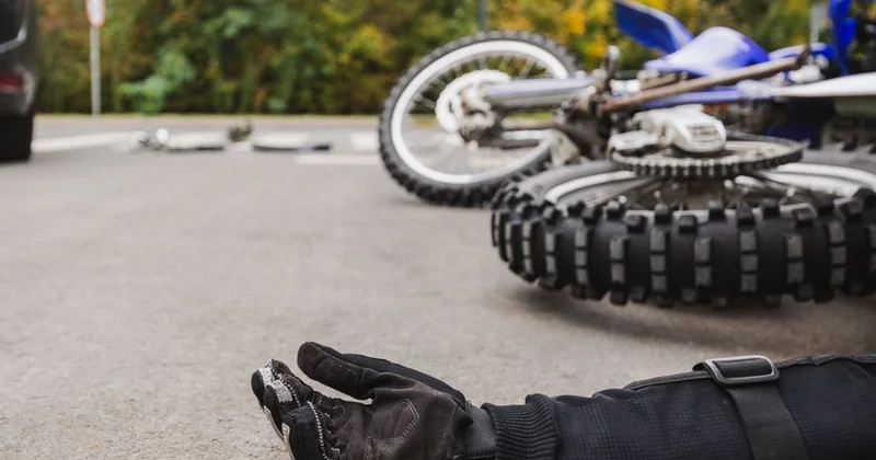 72 yaşlı motosikletçi qəzada həyatını itirdi