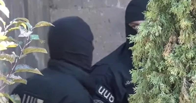 В Армении силовики нагрянули в дом Кочаряна Видео
