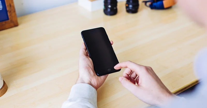 Telefon əlindən düşmürsə… Sosial media tələsi haqqında DETALLAR KONKRET