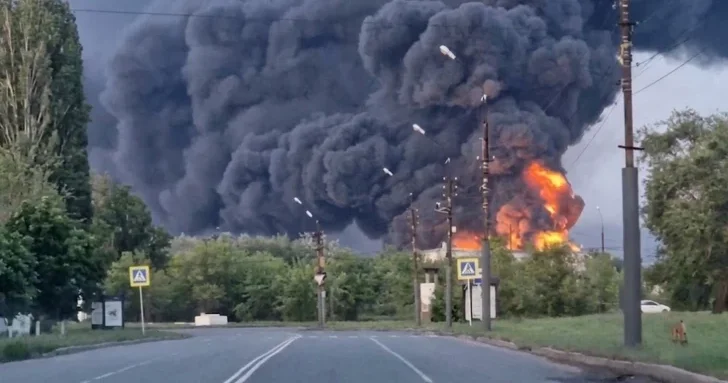 В России обломки дрона упали на ж/д станцию: есть погибшие и раненые