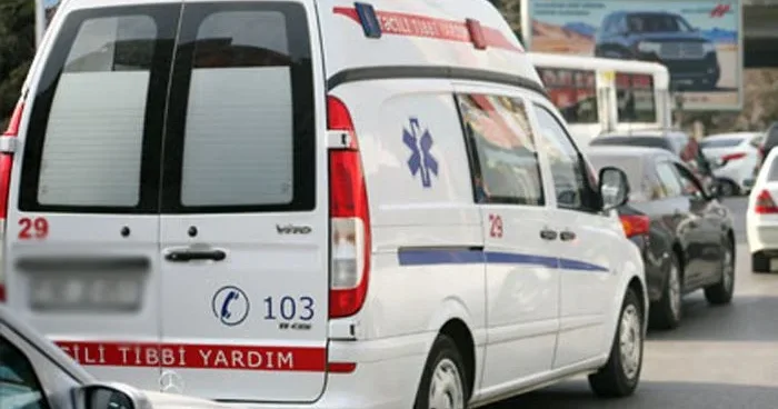 Bakıda azyaşlı dəmir barmaqlıqlara ilişdi, boğularaq öldü