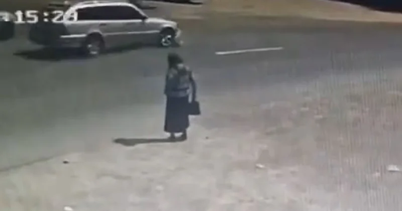 Anasının gözləri qarşısında maşın vurub öldürdü Video