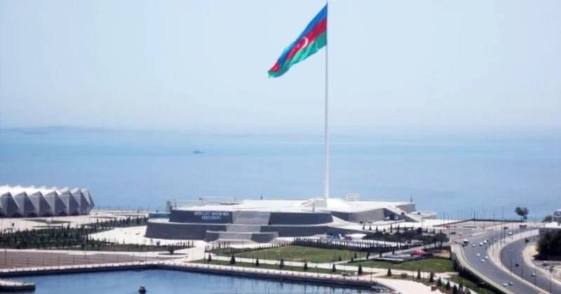 Bayraq Meydanının idarəetməsi Prezidentin İşlər İdarəsinə VERİLDİ
