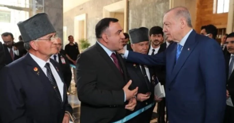 Bir qapı bağlananda min qapını döyən adam