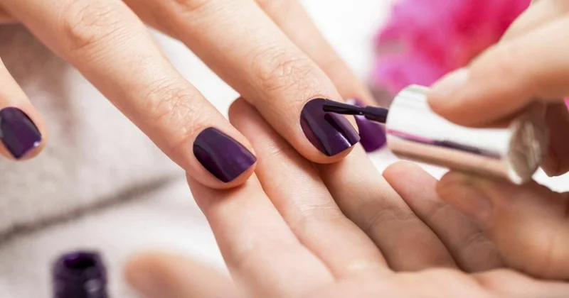 Dermatoloqdan XƏBƏRDARLIQ: Dırnaq boyası xərçəng riski yaradır