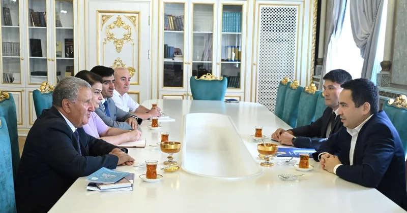 AMEA prezidenti İsa Həbibbəyli Qazaxıstanın ölkəmizdəki səfiri ilə görüşüb