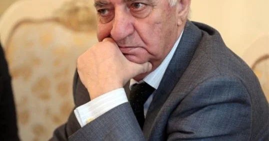 Sözün ucalığında yaşayan sənətkar Fikrət Qoca