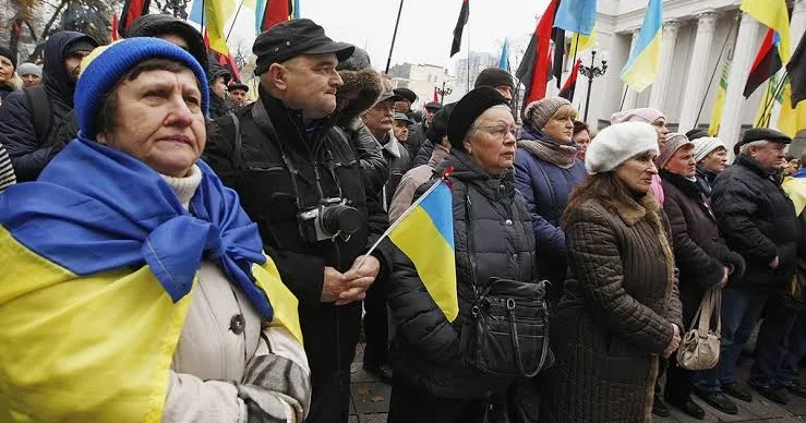 Ukrayna xaricdəki vətəndaşlar üçün sosial müavinətləri azaldır