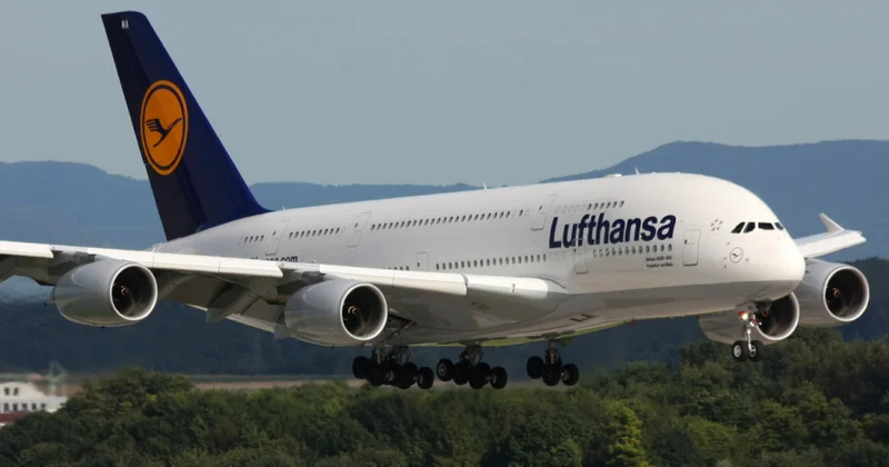 Самолет Lufthansa экстренно сел в Баку Minval Politika