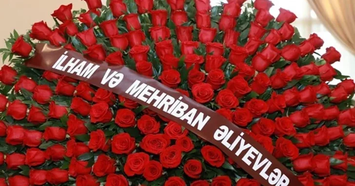 Ильхам Алиев и Мехрибан Алиева отправили венок на церемонию прощания с Тофигом Бакихановым