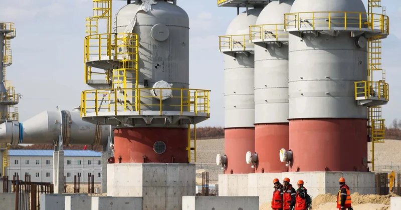 Загорелся и Амурский газохимический комплекс
