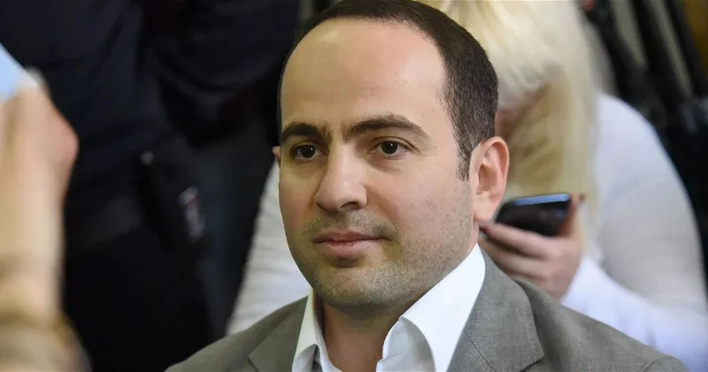 Седрак Кочарян покинул здание Антикоррупционного комитета, следом вышел и Серж Саргсян