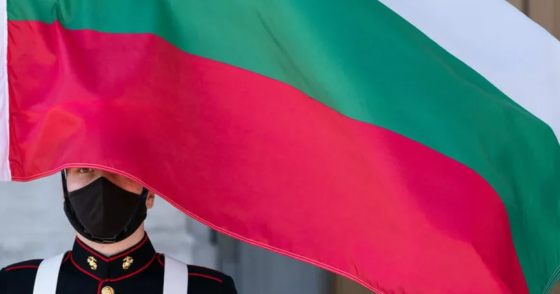 Госслужащих в Болгарии обязали проходить специальную проверку на честность
