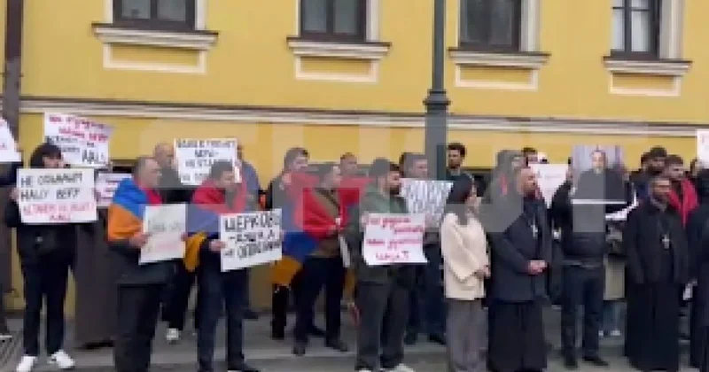 В Москве митингуют армяне видео