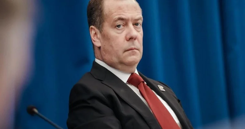 Medvedev Zelenskiyə cavab verdi
