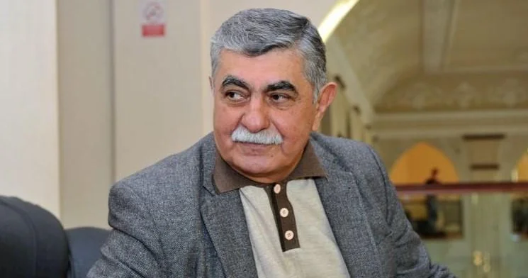 Fırçayla sehrlənən dühalıq İlham Rəhimli yazır