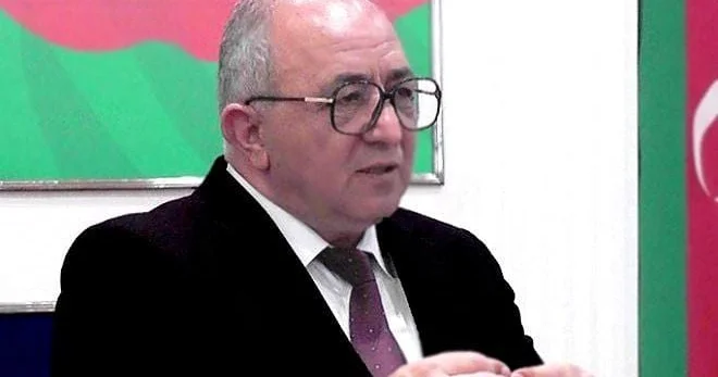Eks məmurun oğlu məhkəmədə niyə susur?