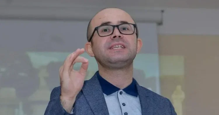 “Şagird nə etsə də, onu döyməyə haqqımız yoxdur” Təhsil eksperti