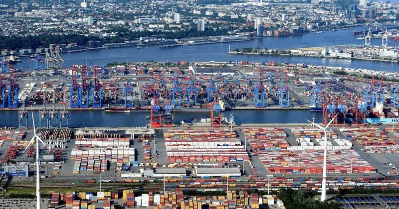 Hamburq limanı NATO ya təhvil verildi: təlim, yoxsa müharibə məşqi?