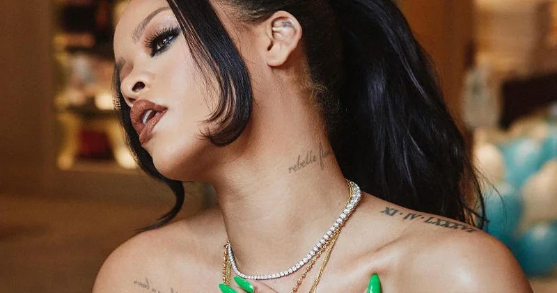 Rihanna ana oldu FOTO