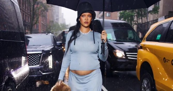 Rihanna ilk dəfə üçünücü övladının üzünü göstərdi