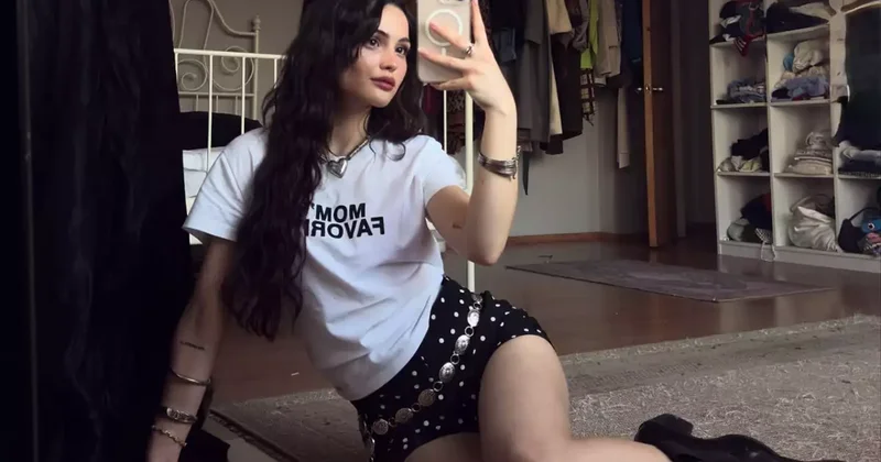 “Prens”in aktrisasından striptiz şou!