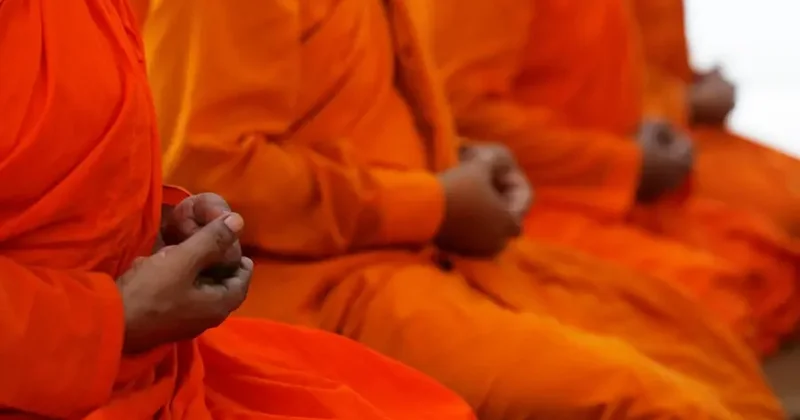 Şri Lankada kanat yolunda vaqon düşdü: Buddist rahiblər həlak oldular