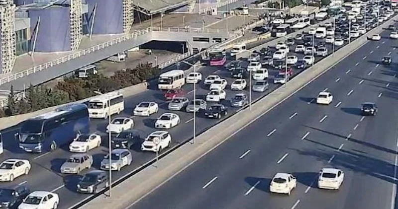 Yollar yenə tıxaclıdır Siyahı