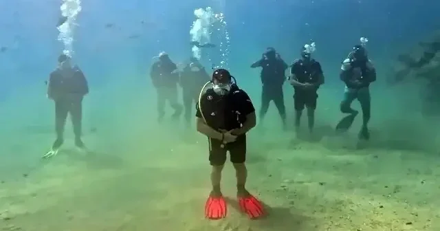 Suyun altında namaz qıldılar