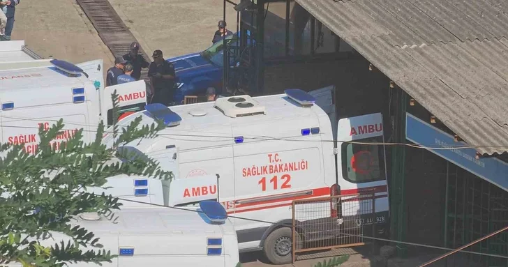 В Турции двое шахтеров оказались под завалами после обрушения шахты
