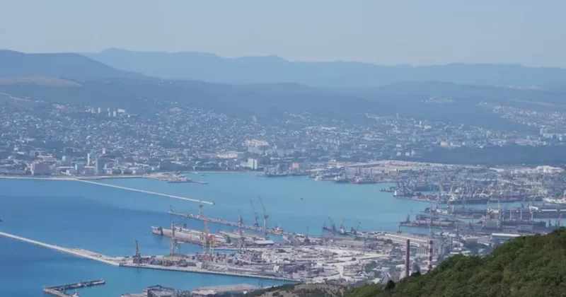 СМИ: Украинские морские дроны атаковали нефтяные терминалы в Туапсе и Новороссийске ВИДЕО