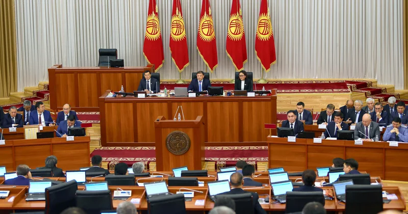 Парламент Кыргызстана принял решение о досрочном самороспуске