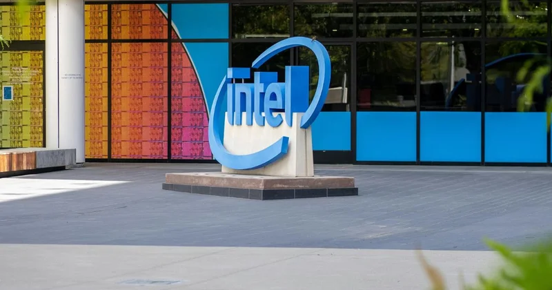 Bloomberg: Intel предложила Apple инвестировать в корпорацию
