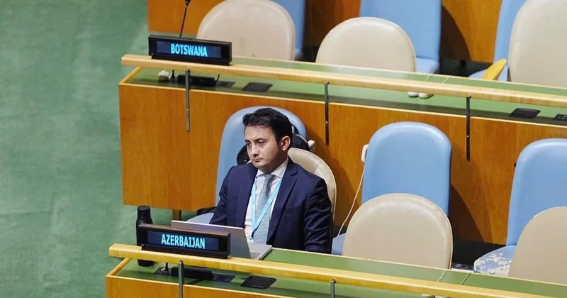 Dünya mediası azərbaycanlı diplomatın bu fotosundan danışır