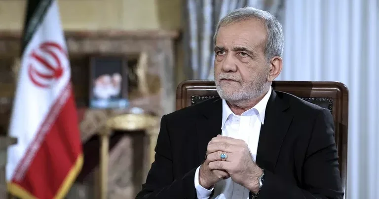 Pezeşkian: Xamenei ilə daim əlaqədəyəm 7 saat əvvəl danışmışıq