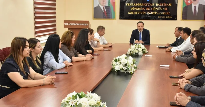 YAP Xaçmaz rayon təşkilatında Anım Günü ərəfəsində gənc könüllülərlə işgüzar görüş keçirilib