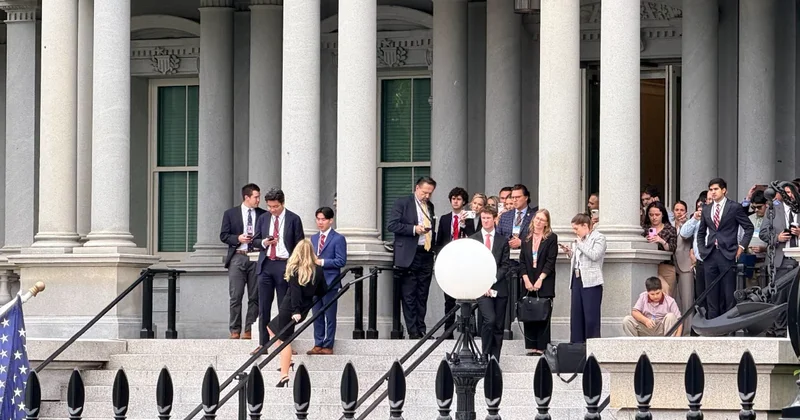 Çin sədrinin Ağ Evə səfəri öncəsi jurnalistlər arasında qalmaqal (Video)